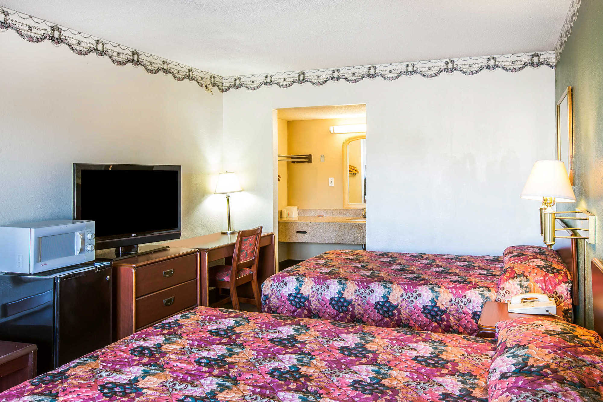 Relax Inn Милледжвилл Номер фото