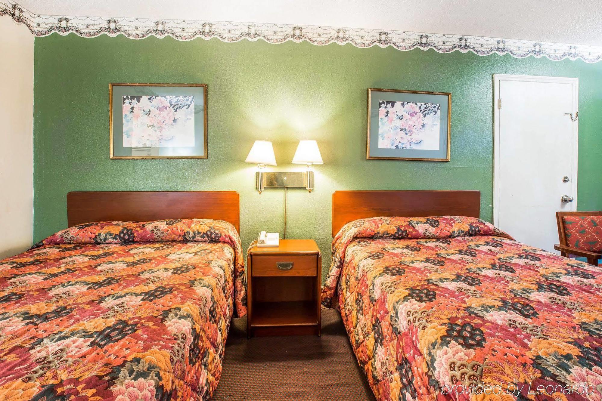 Relax Inn Милледжвилл Экстерьер фото