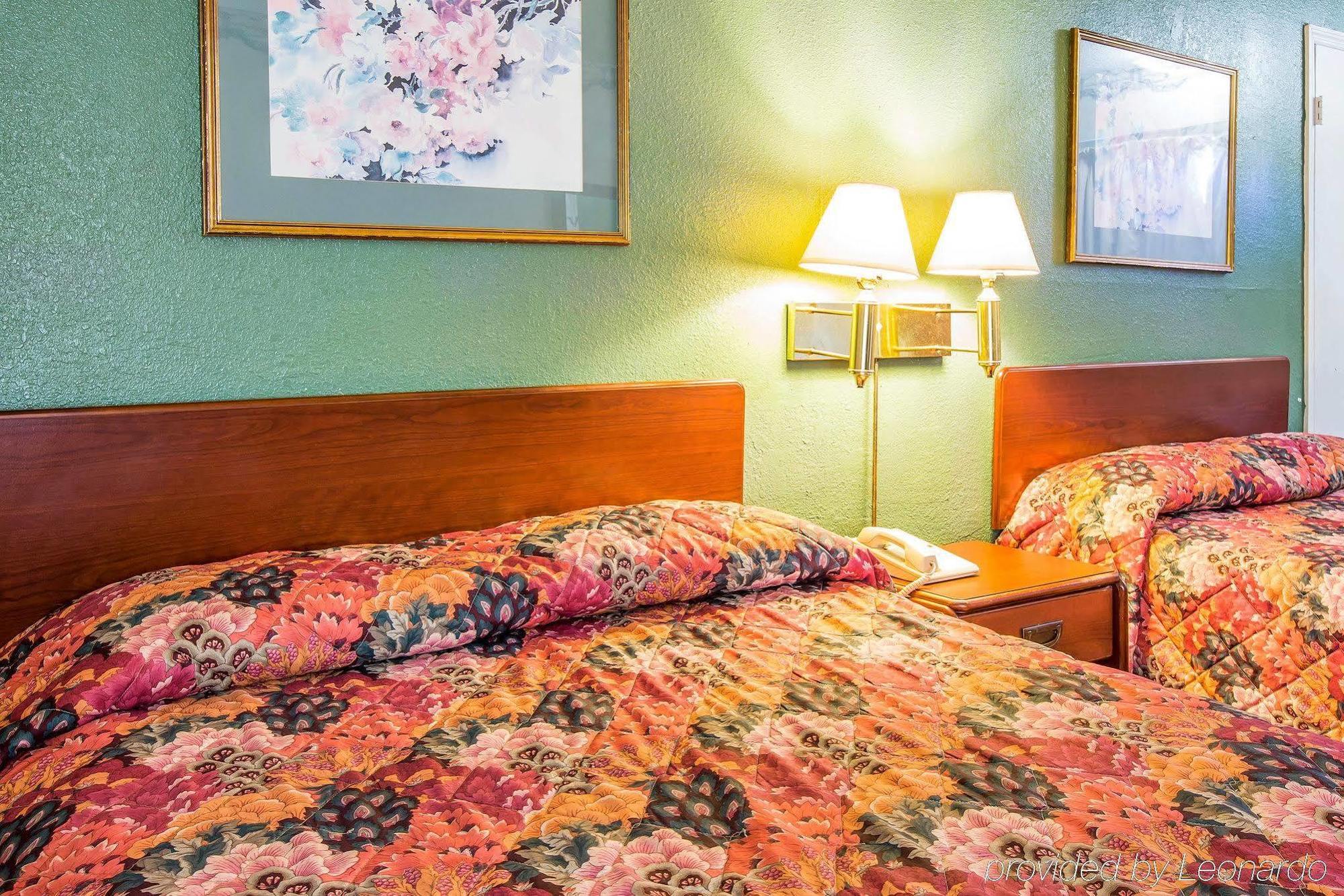 Relax Inn Милледжвилл Экстерьер фото