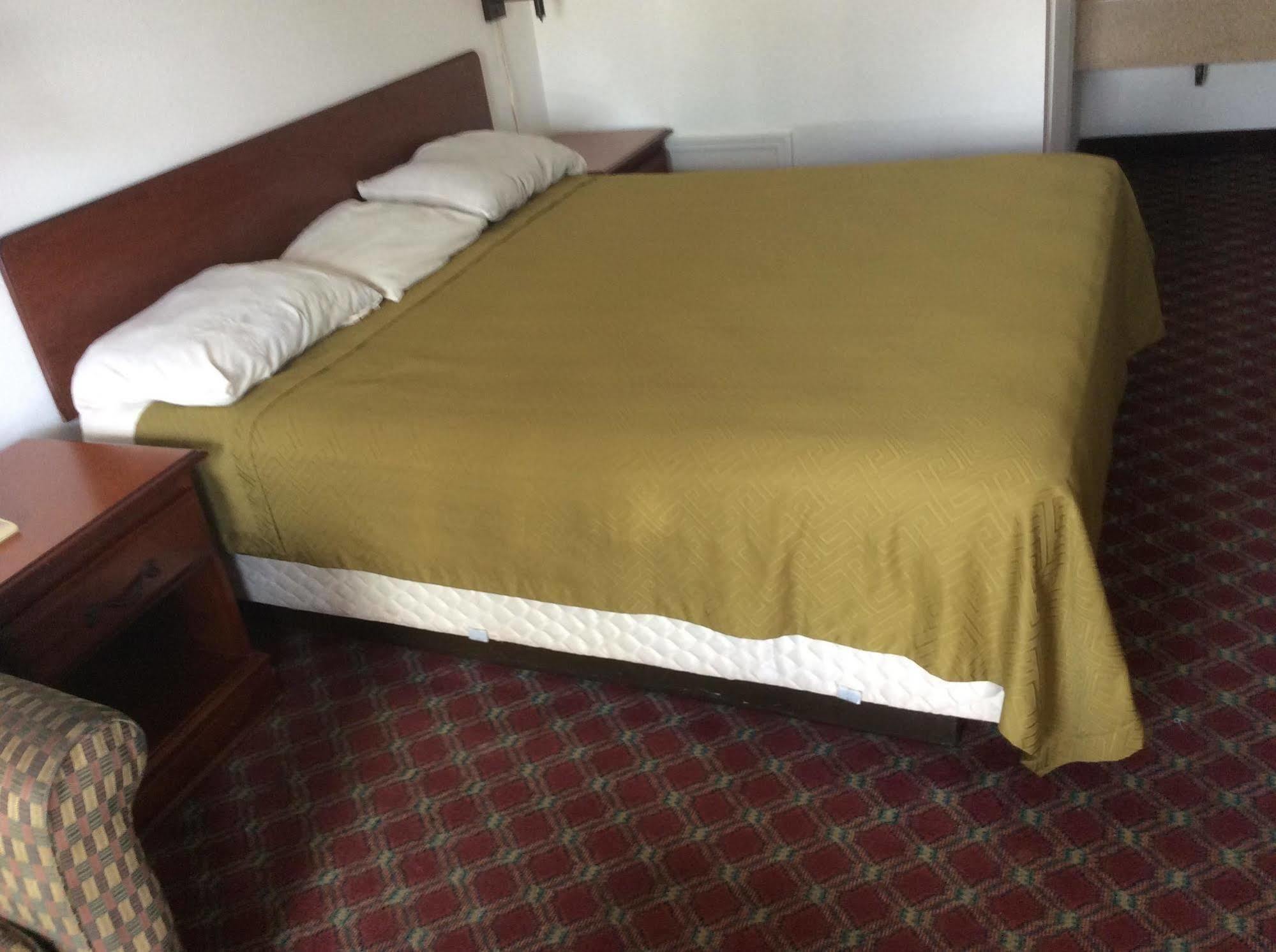 Relax Inn Милледжвилл Экстерьер фото