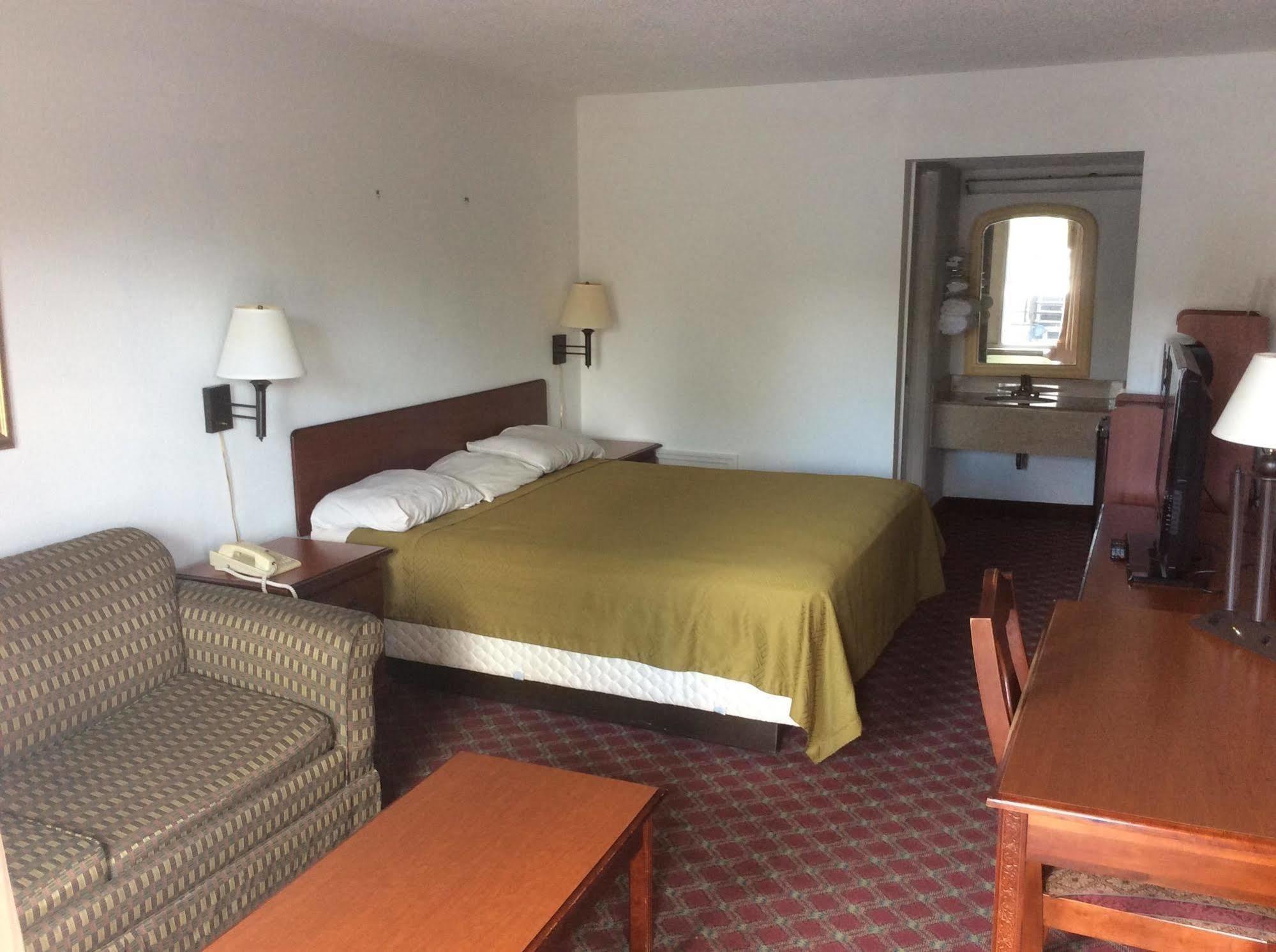 Relax Inn Милледжвилл Экстерьер фото